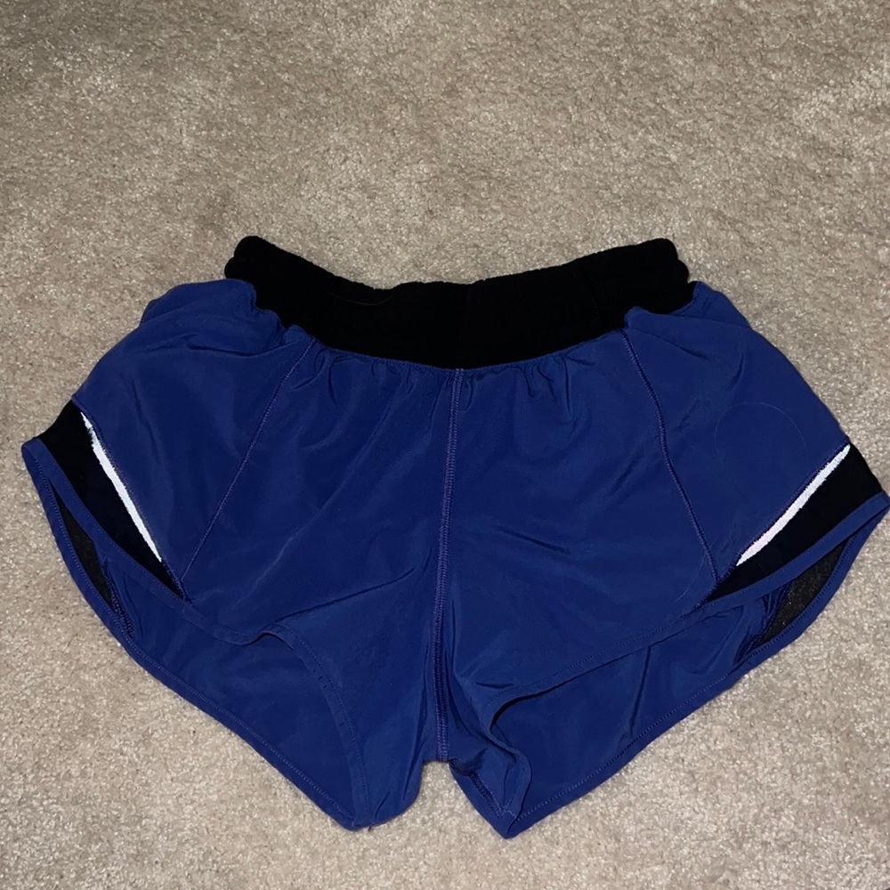 Lululemon hotty hot shorts 2.5 inch